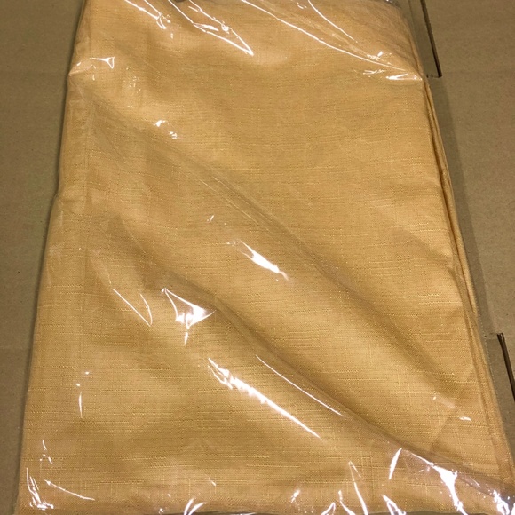🦃 SALE 60"x84" oblong, gold, hotel/restaurant supply oblong tablecloth. Like New - Picture 8 of 8